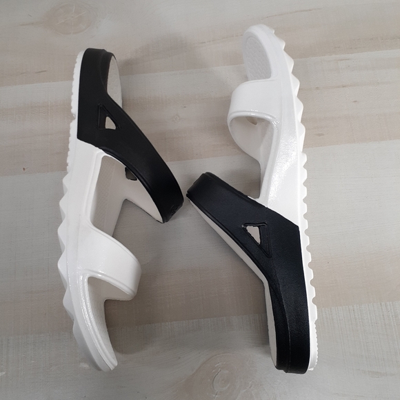 Spenco Fusion Black & White Slide Sandals Womens Size 10 Wide - Picture 3 of 9